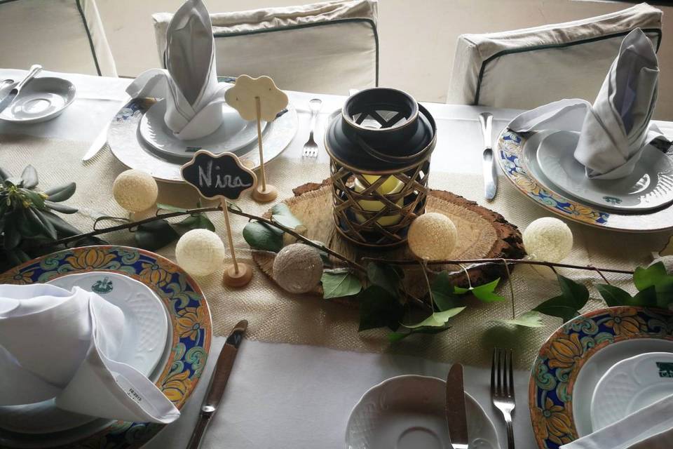 Detalles de mesa en terraza