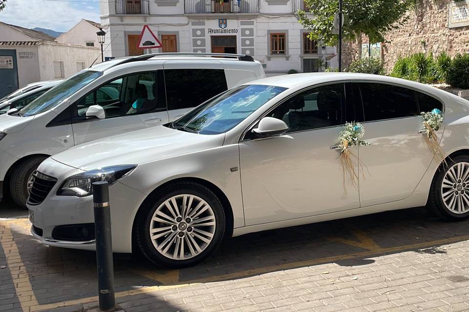 Esperando a los novios