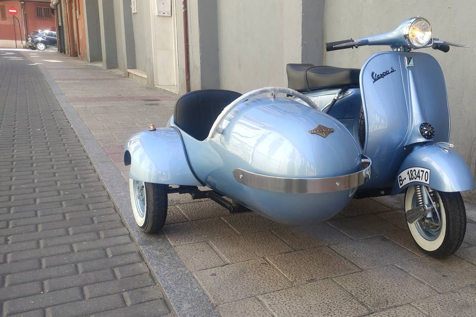 Vespa con sidecar