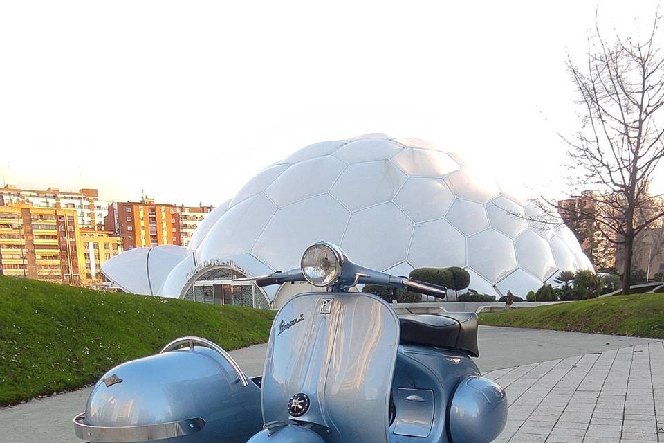 Vespa con sidecar