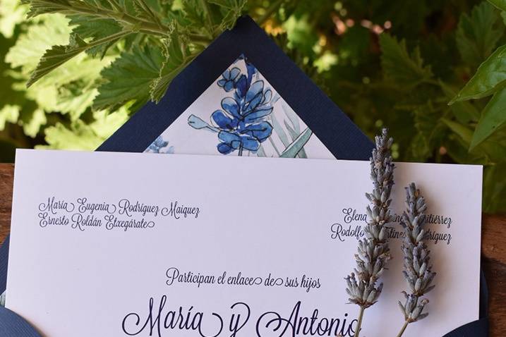 Invitación con sobre blue navy