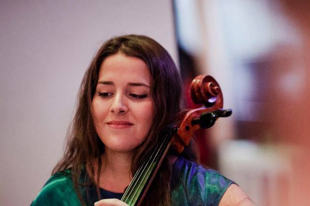 Belén, violonchelista