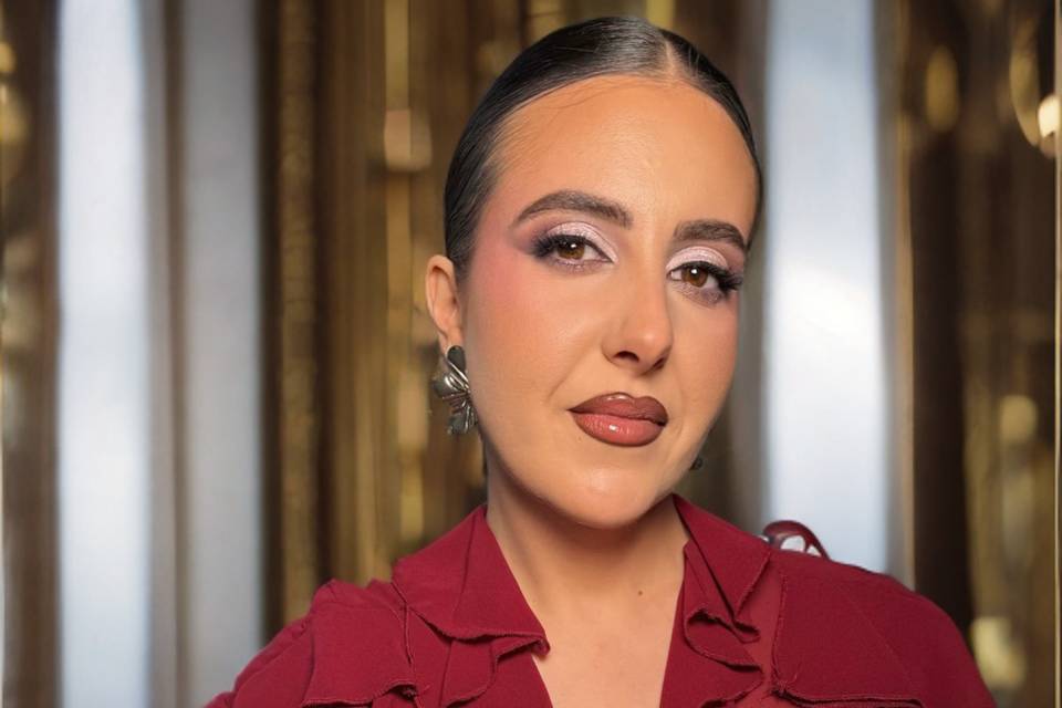 DÉBORA (hermana del novio)