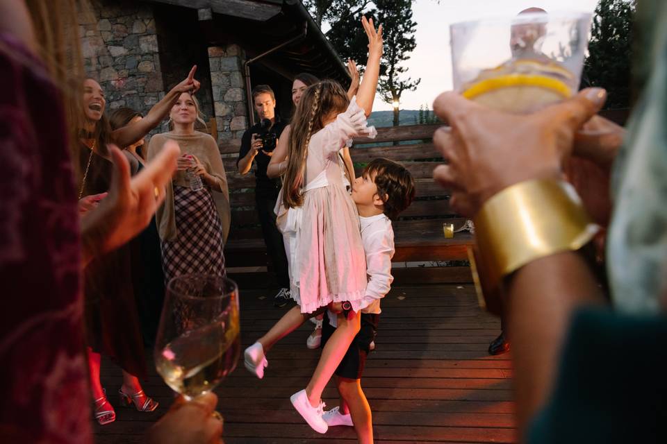 Kids dancing