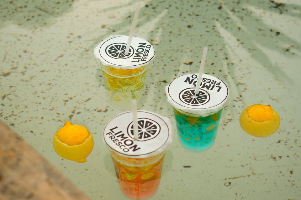Limonadas en la piscina