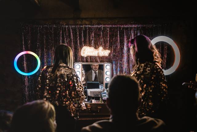 Make Up & Dreams - Glitter Bar