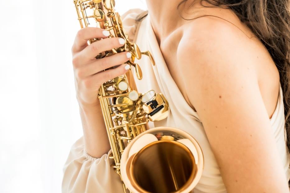 Retrato artístico con saxofón