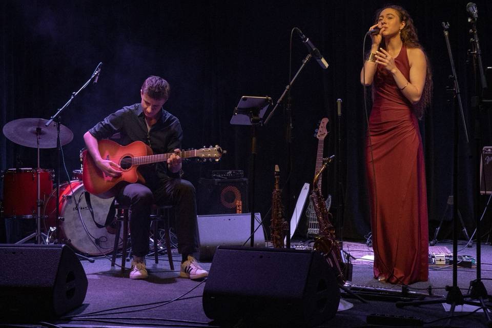 Voz en directo con guitarra