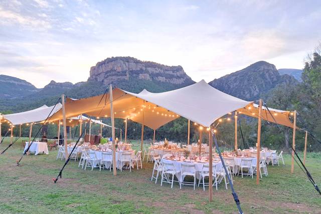 Carpa entre muntanyes