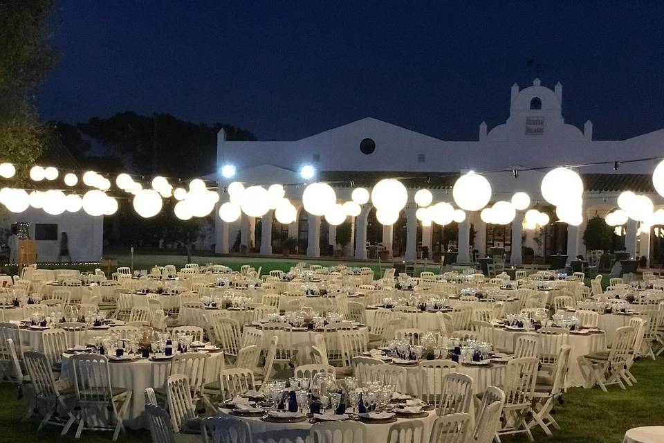 Cena en el jardín