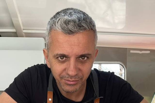 A vuestro servicio