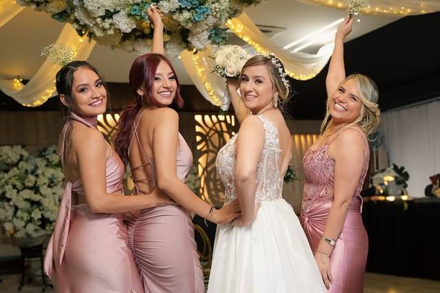 Damas de honor y novia