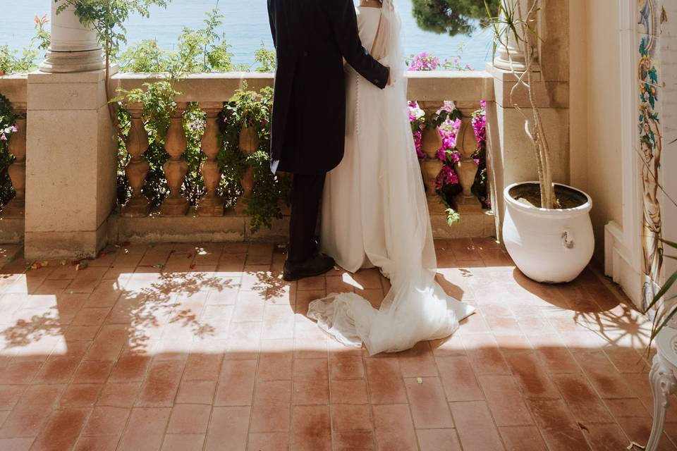 Pareja en balcón Suite Royal