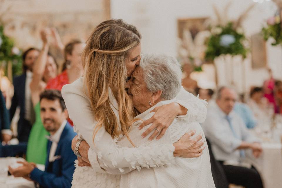 La novia y su abuela