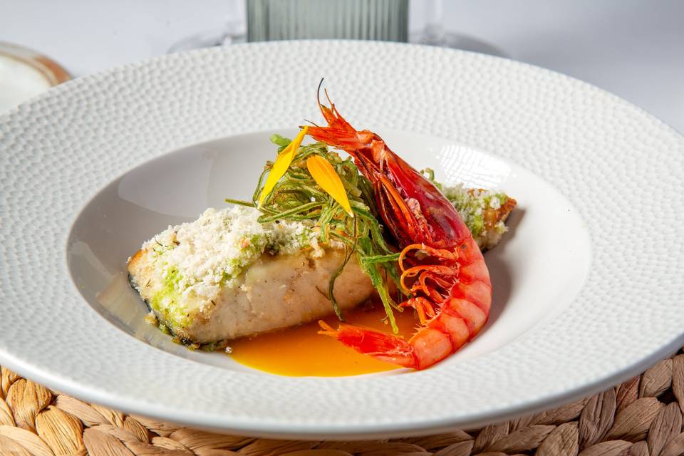 Corvina con salsa de gambas