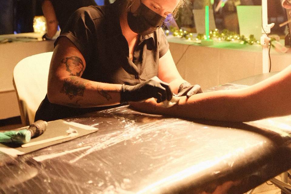 Tatuando