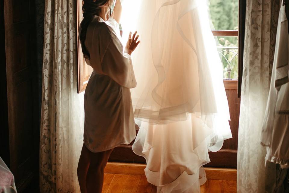 Vestido novia en habitación