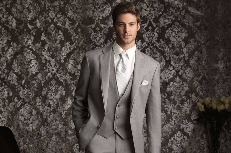 Traje de novio con chaleco gris