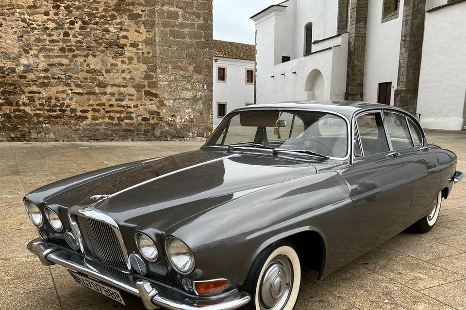 Jaguar MK10