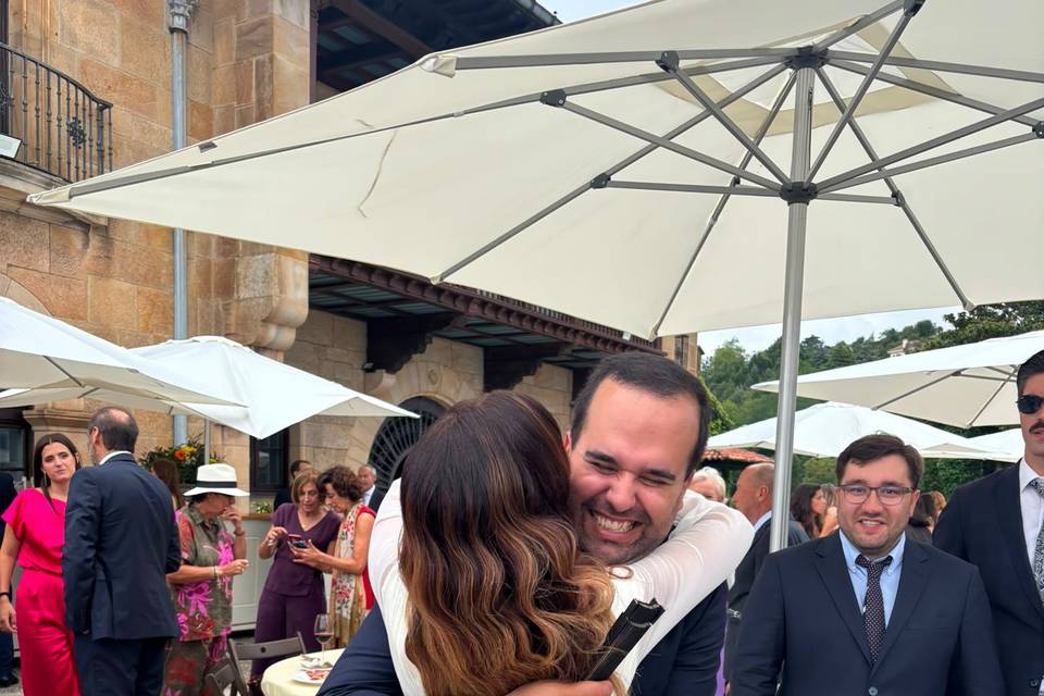 La novia y un amigo
