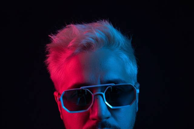 Vzenhell DJ