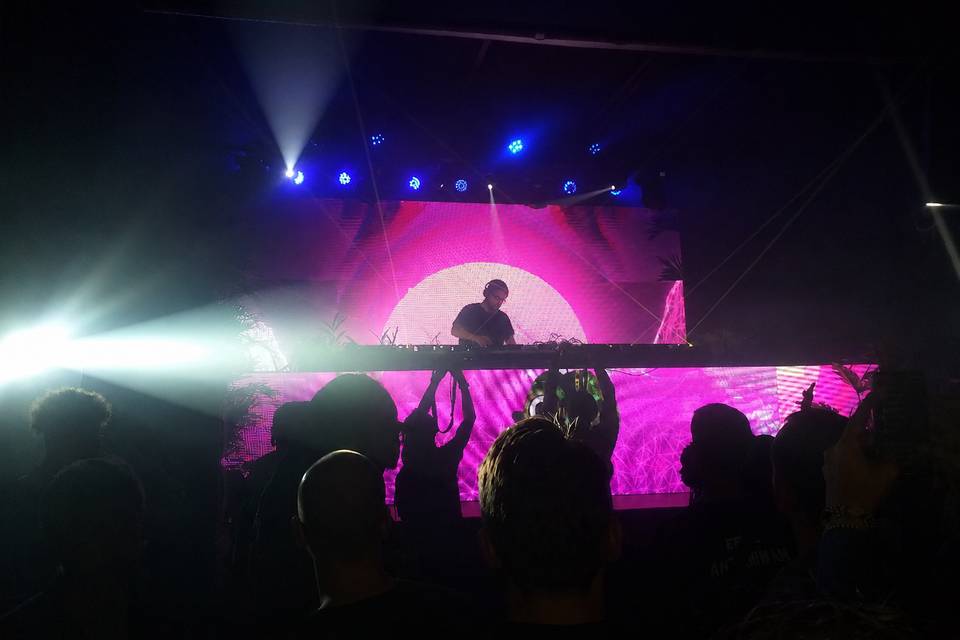 Vzenhell DJ