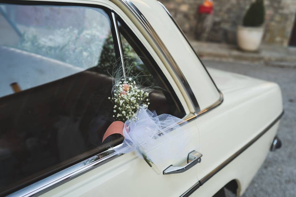 Detalles florales de la novia