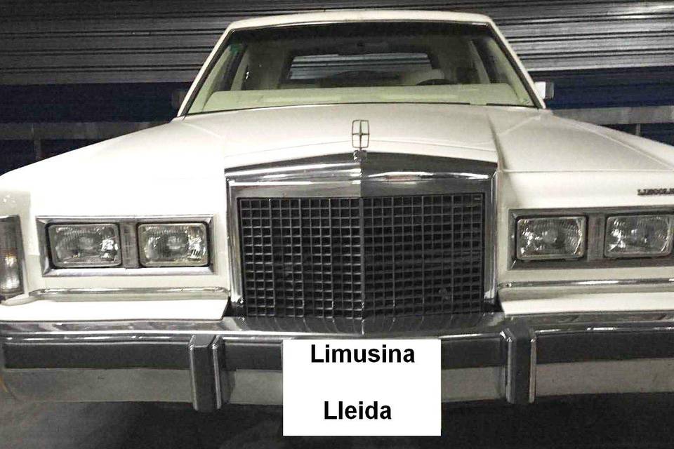 Limusina lincoln clasica 1986