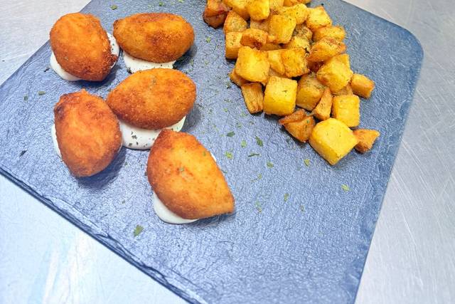 Croquetas y papas