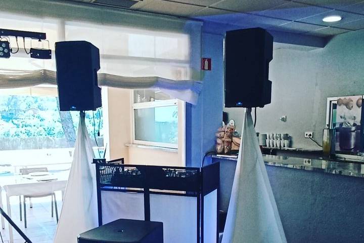 DJ en interior
