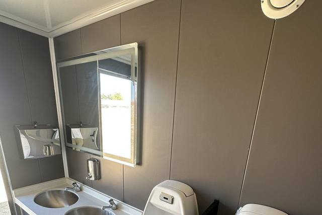 Interior del baño masculino