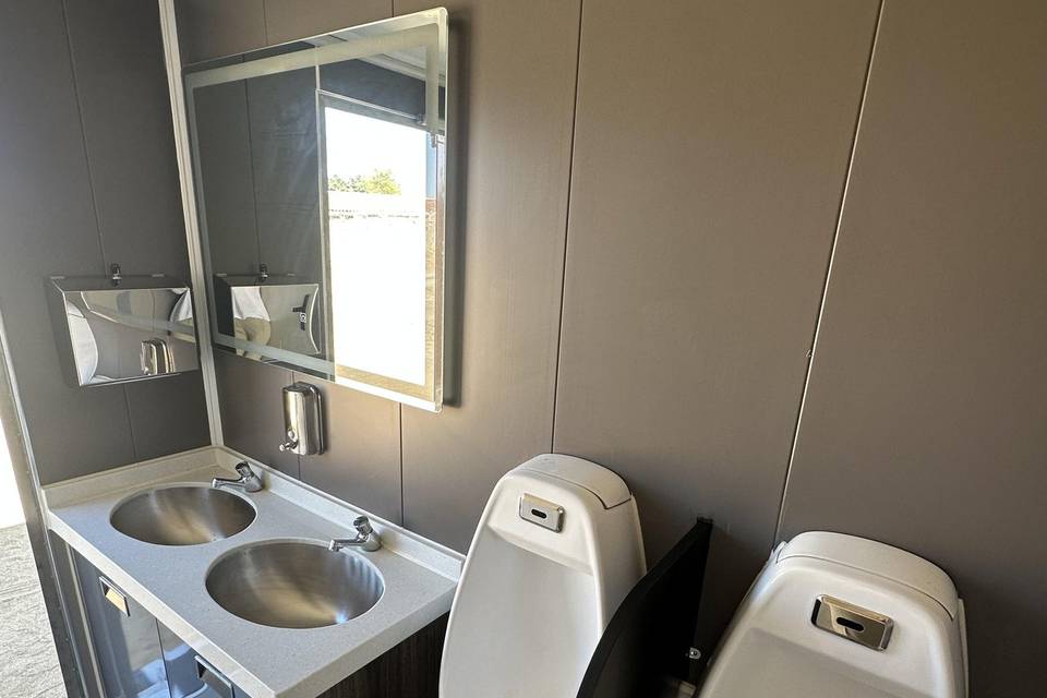 Interior del baño masculino
