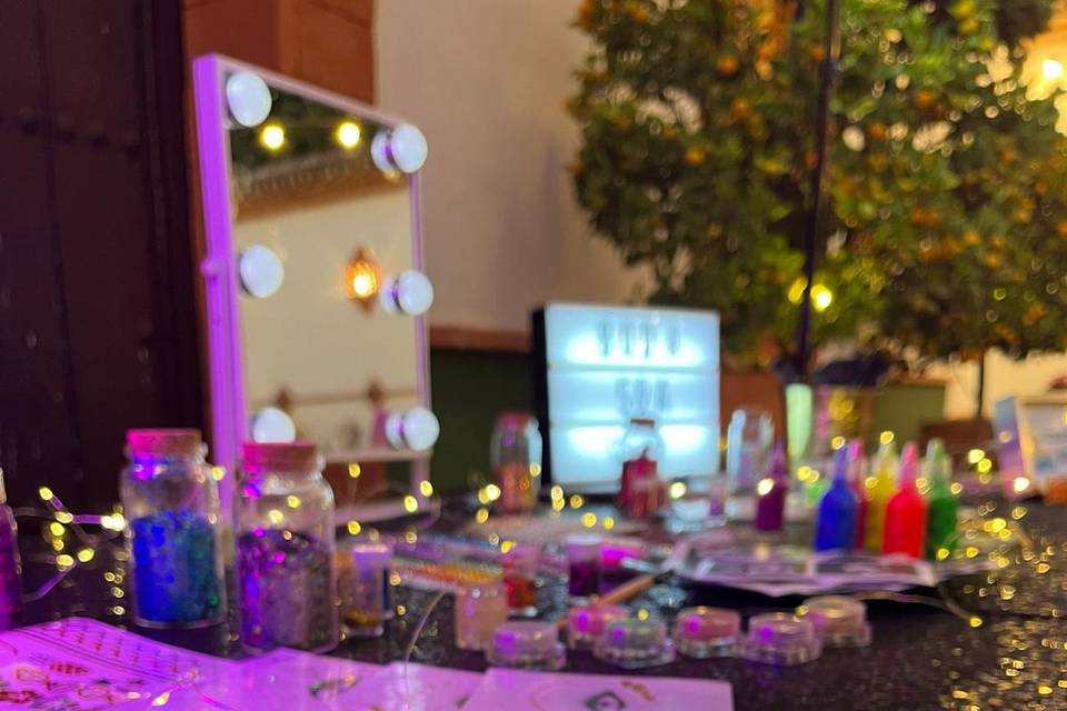 GLITTER BAR