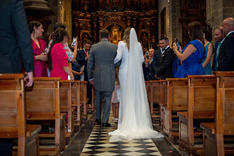 Hacia el altar