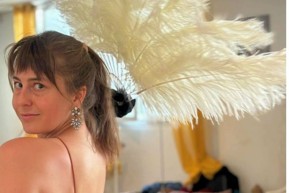 Baile con abanicos de pluma