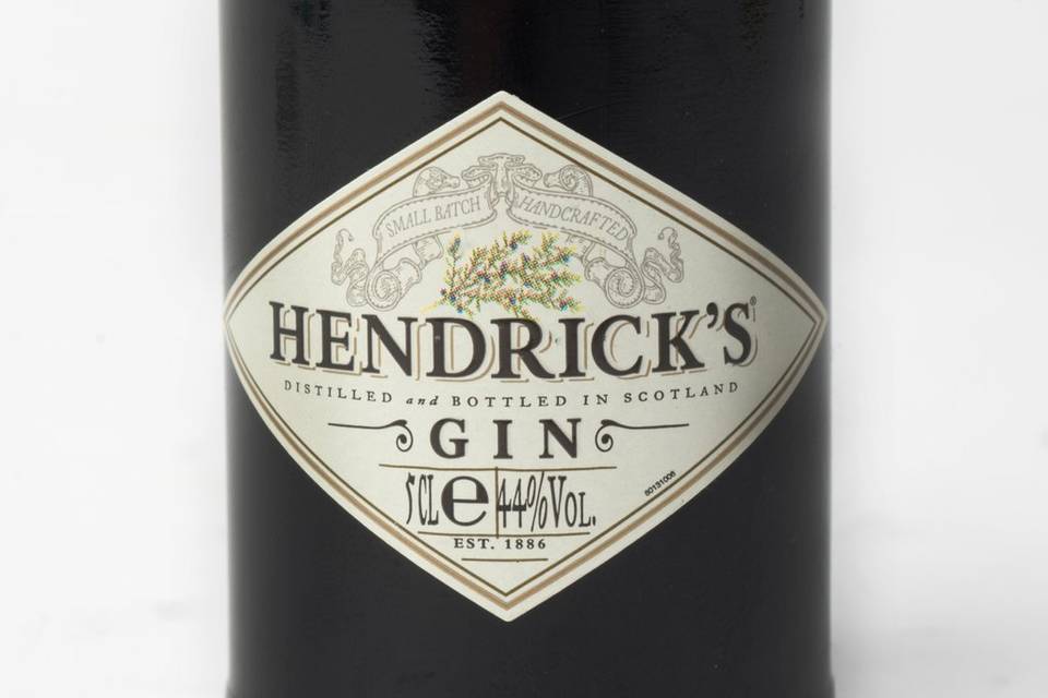 Botellita gin hendricks