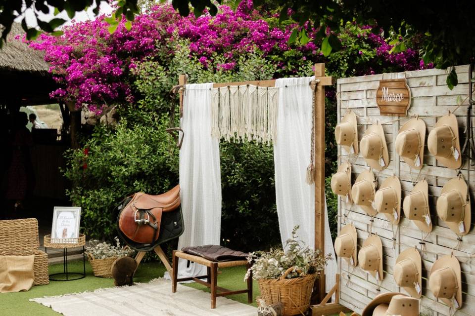 Corner sombreros