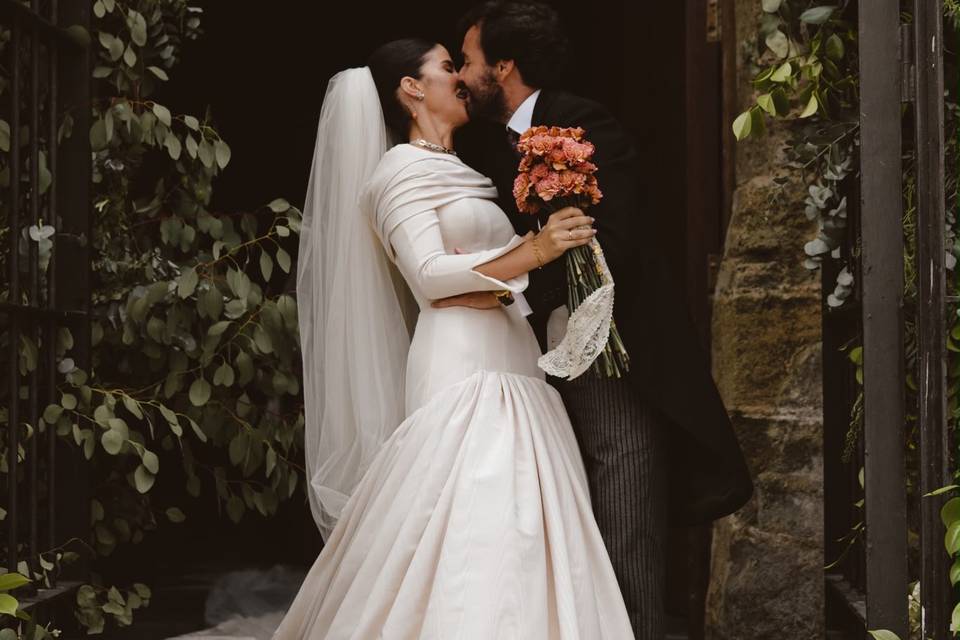 Beso novios
