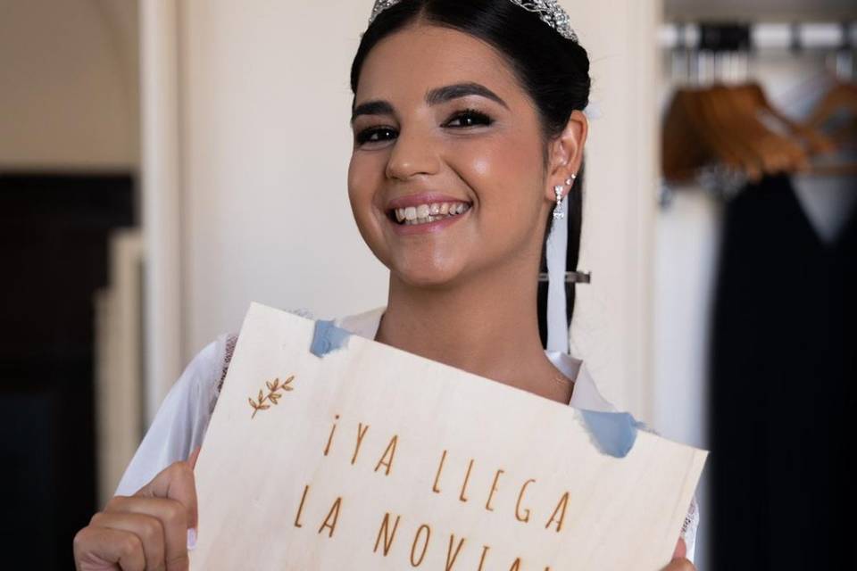 Cartel llega la novia