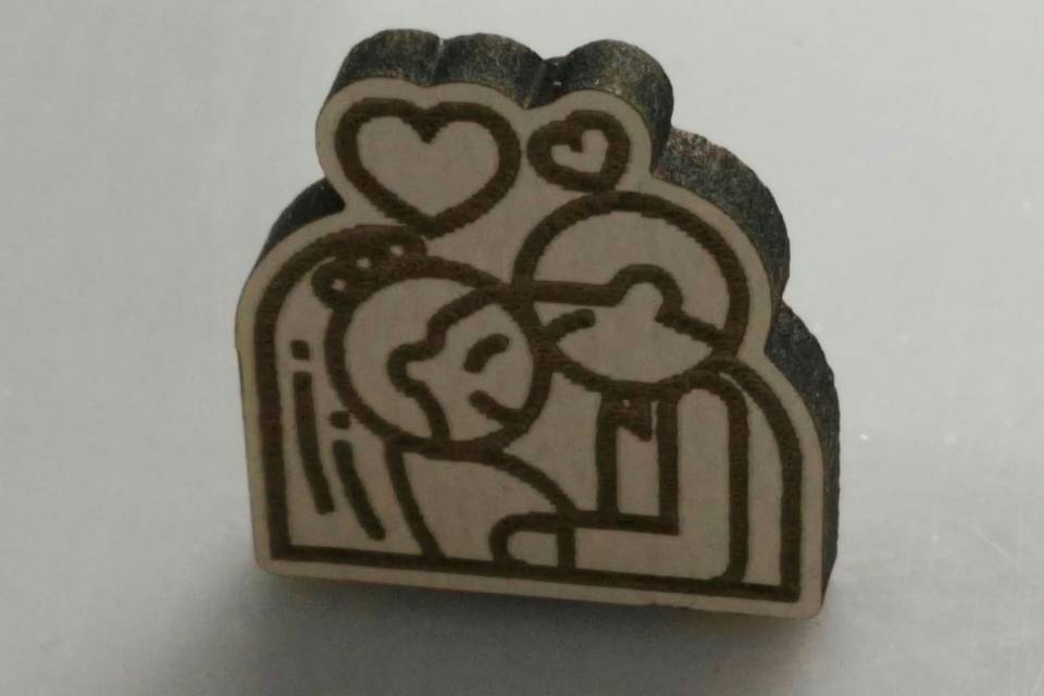 Pin de boda y corazón