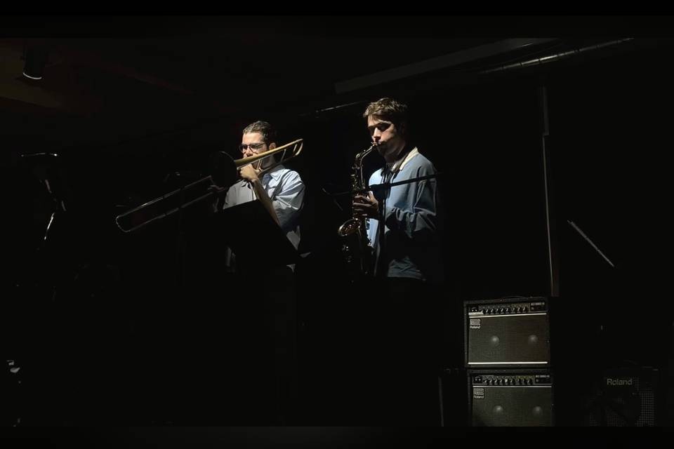 Saxofón y trombón