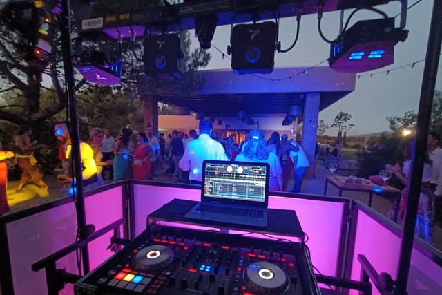 DJ Exterior