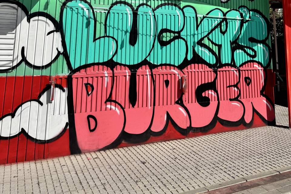 LUCKY’S street food