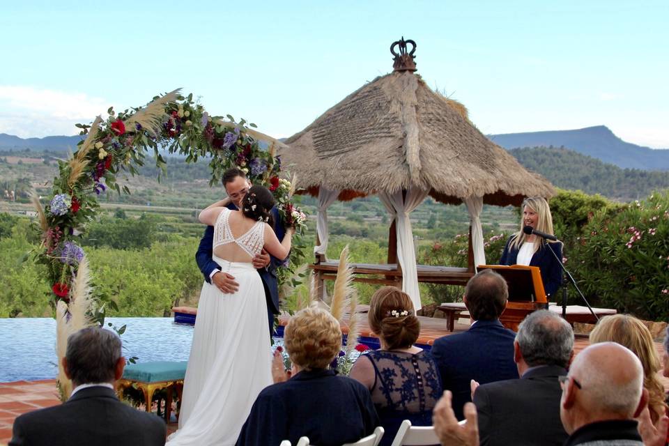 Beso de los novios ceremonia