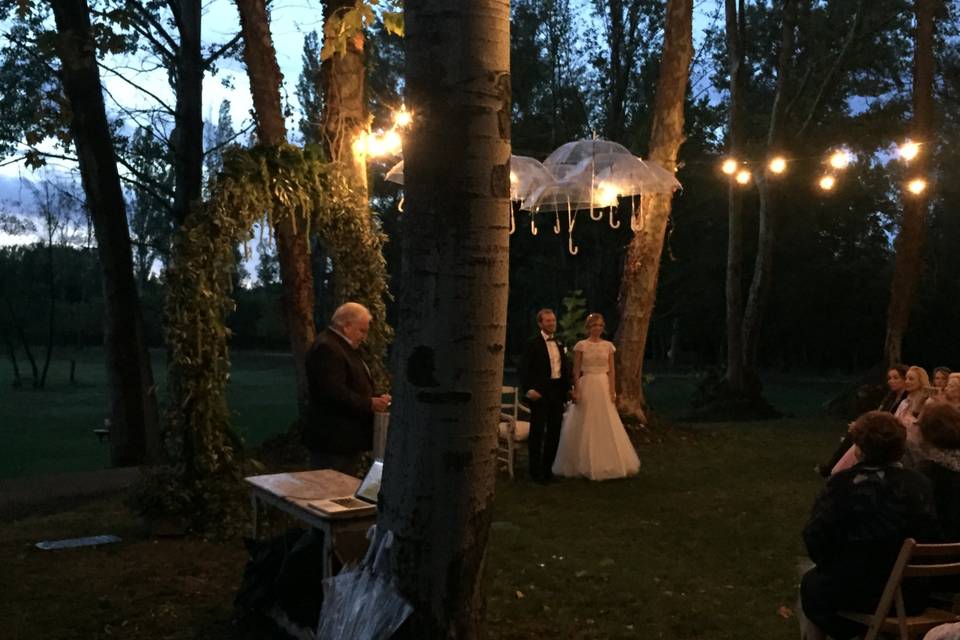 Boda bajo la lluvia