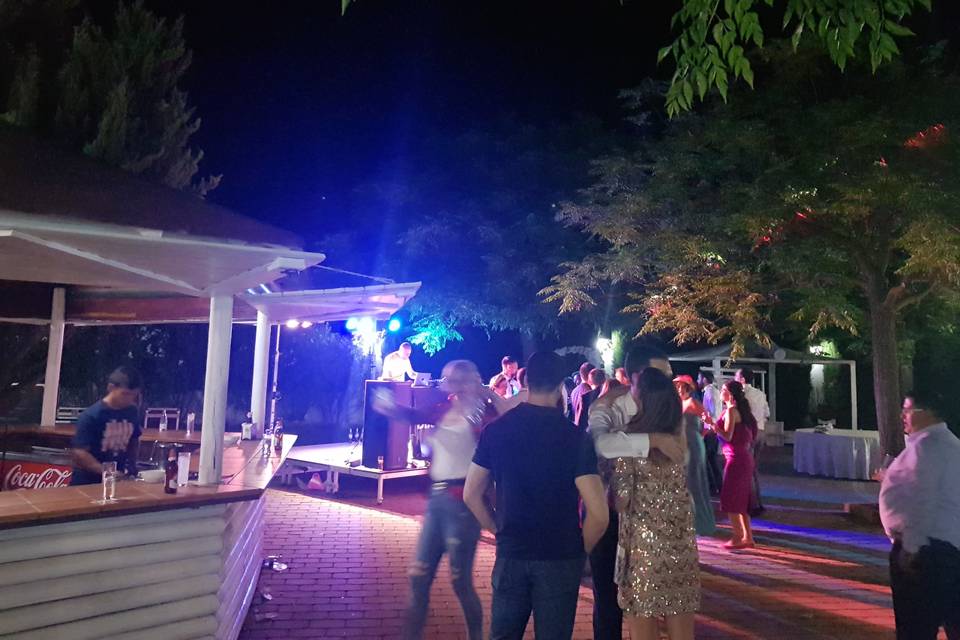 Baile en jardín