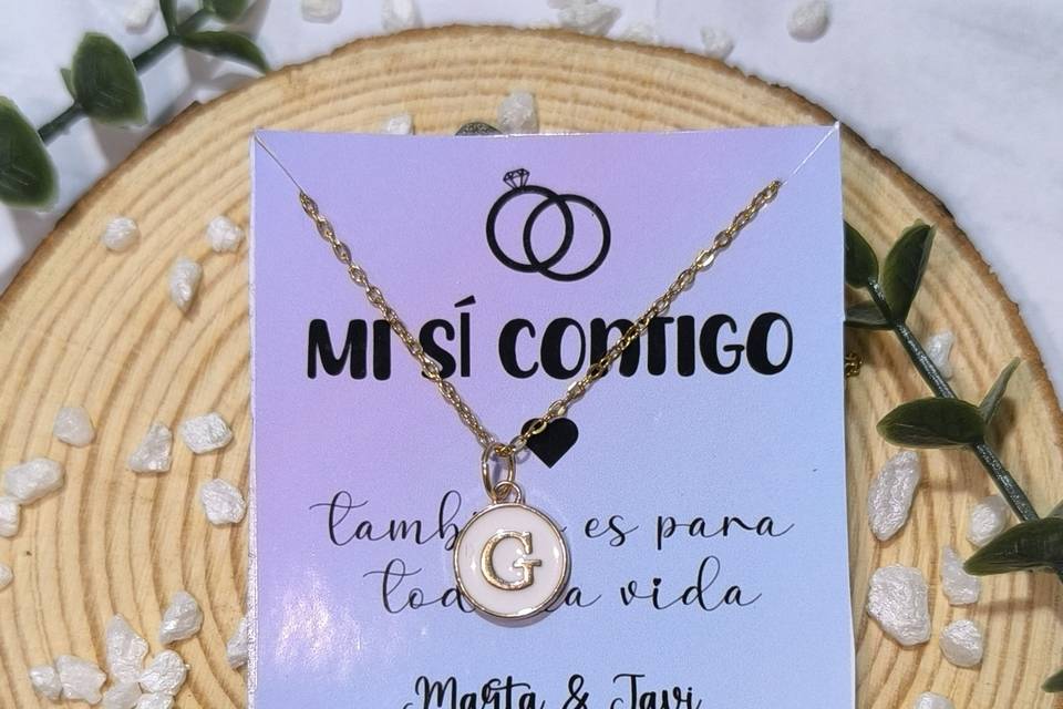 Collar con inicial