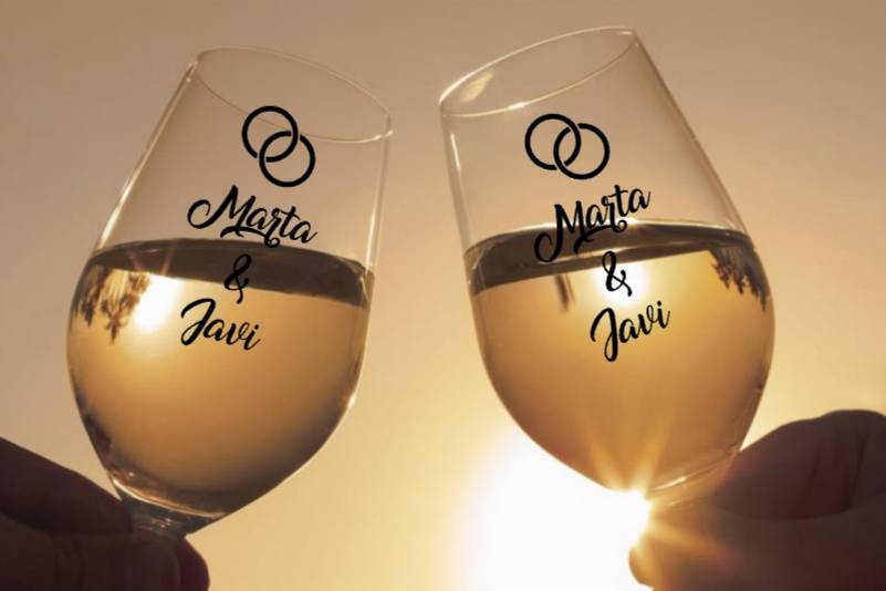 Copas de vino novios