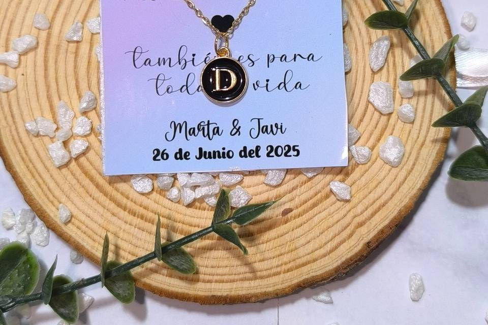 Collar con inicial