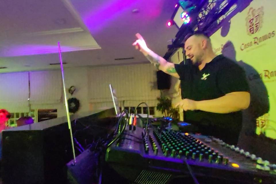 DJ Tony di Bar
